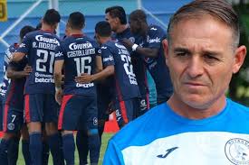 Hernán Medina: “Entre Lunes y Martes lo evaluaremos(la llegada de un  refuerzo más) que podría ser un volante ofensivo o un punta que nos dé más  variantes” #motagua #orgullosamentemotagua