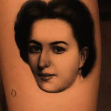 Que nunca se me olvide estar agradecida por vivir de los sueños y llevar  arte en mis manos ☁️