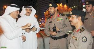 أمير مكة ينظ م حركة السير ويشرف ميدانيا على إدارة الحشود قبلة الدنيا