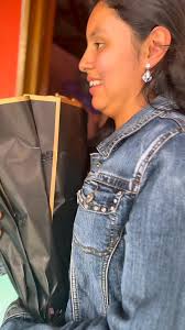 Esta entrega sí que fue diferente!!!😱😱😱 nos sorprendió la Señorita  Ashley con una hermosa interpretación 😍😍😍 "No sólo entregamos detalles,  creamos momentos mágicos" Adrian Mora Que tu entrega sea única es lo