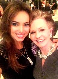 Guess who I'm catching up with at 7p ET? My good friend Tova!!!!! I adore  her and miss her and I can't wait! Anything you'd like me to ask her?😊❤️  See you