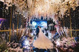Kelvin And Yiyi S Opulent Wedding Bash In Kuala Lumpur Malaysia Dekorasi Lorong Pernikahan Dekorasi Pernikahan Ide Perkawinan