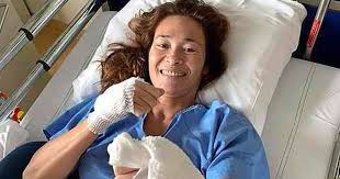 Bibian mentel is opgenomen in het ziekenhuis vanwege in een tumor in haar ruggenwervel. Bibian Mentel Lost The Feeling In The Legs After The Operation