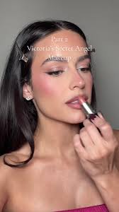 Red blush might be my go to now 😍❣️💫👼🏼 #blush #blushhack  #victoriasecret #victoriassecretangel #victoriassecretmakeup #makeup  #makeuphacks #makeuptutorial #viralmakeup