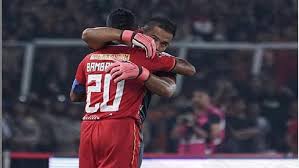 Bepe olarak da bilinen bambang pamungkas (10 haziran 1980 doğumlu), ağırlıklı olarak persija jakarta ve endonezya milli. Bambang Pamungkas Pensiun Ini Yang Dirasakan Andritany Ardhiyasa