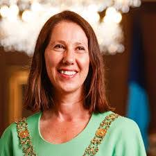 Alison Gilliland's Instagram, Twitter & Facebook