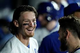 Witt and Royals agree on an 11-year ...