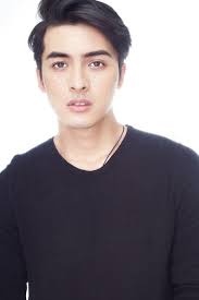 Cận cảnh nhan sắc hot boy khiến Chi Pu “đổ gục” trong phim