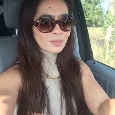 Rose Bliss's Instagram, Twitter & Facebook