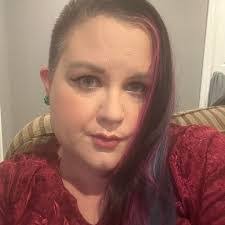 Hermine Smith's Instagram, Twitter & Facebook