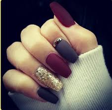 Uñas decoradas para fiestas elegantes originales y brillantes. Unas Acrilicas Disenos Sencillos 2019 Decorados De Unas