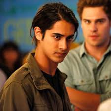 Exclusive! Twisted: The Stars Reveal Love Triangle Shake-Ups!