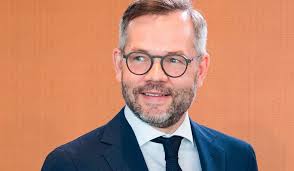 Raise the flag for young democracy, for peace and territorial integrity: Michael  Roth