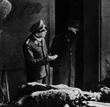Wie krank war adolf hitler? Hitlers Ende Der Chef Brennt Willst Du Mal Gucken Welt