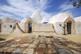 Un cubo di vetro tra ulivi e trulli secolari. Il progetto di Enrico Maria ...