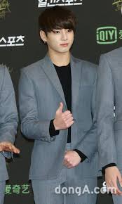 Media Experts At Dispatch Name Their Top 5 K Pop Idols With The Sexiest Backs Koreaboo Jungkook Celebrity News Gossip Bts Jungkook