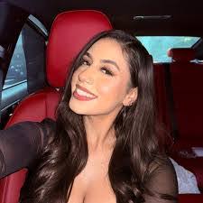 Arianna Navarro's Instagram, Twitter & Facebook