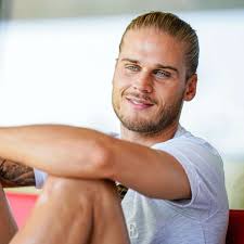 Ehemaligen profifußballern kommt durch eine vereinbarung von fifa und fifpro künftig nach ihrem karriereende eine größere unterstützung zu. Rurik Gislason Beendet Karriere Als Fussballer Wird Er Jetzt Tv Star In Deutschland Sv Sandhausen