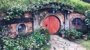 In diesem video geht es um ein echtes haus, das sehr stark an die märchenhafte welt von herr der ringe erinnert.wahrscheinlich hat sich jeder von uns schon e. Hohenthann Landkreis Landshut Hobbit Haus Wird Fall Fur Die Justiz Regional Bild De
