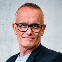 Es ist mir eine Freude, Hussain Besou vorstellen zu können: einen kleinen  Syrer, der vor vier Jahren noch in einem Flüchtlingsheim in Lippstadt  wohnte. Und der heute der mit Abstand beste… |