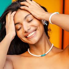 Pura Vida Puka Shell Chip Choker White & Turquoise