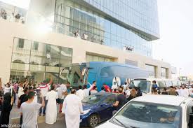 الجماهير تحاصر اليوفي والشرطة تتدخل صحيفة الرياضية