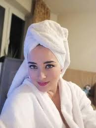 Who would like to spend the whole Christmas with me all alone 🌹❤💃💋