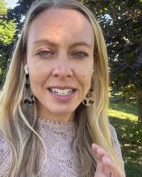 Kerri Swenson's Instagram, Twitter & Facebook