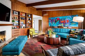 Freshly chopped wood, a sheepskin throw, and oversize poster prints round out the sophisticated aesthetic. 75 Beautiful Mid Century Modern Living Room With A Corner Fireplace Pictures Ideas May 2021 Houzz