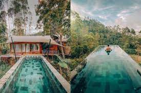 Di tempat ini kamu akan langsung dibuat terpukau dengan suasana asri khas pegunungan yang tenang sehingga membuat pikiran langsung relax. Staycation Di Glamping Legok Kondang Ciwidey Nikmati 5 Fasilitas Ini