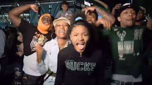 The milwaukee bucks are an american professional basketball team based in milwaukee. Xqb W5tmxelq M