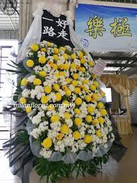一路好走 大型花圈 花圈 deepestsympathies condolences 往生花圈 wreath 每一份都是用心与诚意 米兰花屋 milanflorist instaflower milanstyle 0 table decorations decor home decor