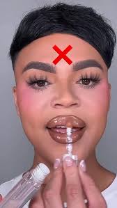 Stop doing this to your clear lipgloss‼️✅, #makeup #lipgloss #lipcombo  #makeuphacks #tipsdebelleza