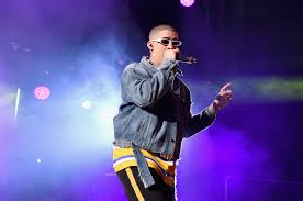 Ni bien ni mal, 200 mph, ¿quien tu eres?. Stream Bad Bunny S Debut Album X 100pre Spin