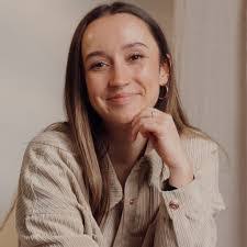 Melanie Wimmer's Instagram, Twitter & Facebook