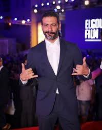 دشن عدد من رواد موقع التواصل الاجتماعي تويتر هاشتاج #محمد_فراج بعد دوره الرائع بفيلم الممر بعد عرضه على قناة one والذي يجسد قصص أبطال القوات المسلحة في حرب الاستنزاف قبل نصر السادس من أكتوبر المجيد. Ù…Ø­Ù…Ø¯ ÙØ±Ø§Ø¬ ÙƒÙˆØ§Ù„ÙŠØ³ ÙÙŠÙ„Ù… Ø§Ù„Ù…Ù…Ø± Ù…Ù„ÙŠØ¦Ø© Ø¨Ø§Ù„Ù…Ø´Ù‚Ø© ÙˆØ£ØµØ§Ø¨Ù†ÙŠ Ø§Ù„Ø­Ø²Ù† Ø¨Ø¹Ø¯ ØªØ£Ø¬ÙŠÙ„ Ø£Ù‡Ùˆ Ø¯Ù‡ Ø¥Ù„Ù„ÙŠ ØµØ§Ø± Ù…Ø¬Ù„Ø© Ù‡ÙŠ