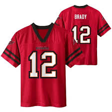 Tom brady's newest jersey, which went on sale after he officially signed with the tampa bay buccaneers on friday, is flying off the shelves. Nfl Tampa Bay Buccaneers Boys Tom Brady Short Sleeve Jersey Xs Target