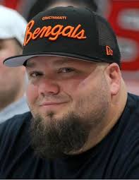 Holly Broadus (@hollywang82) • Instagram photos and videos