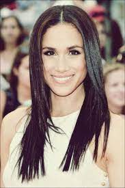 Meghan Markle Haircuts 25 Royal Hair Look To Copy Now Frisur Ideen Haarschnitt Meghan Markle Retro Wellen Frisur