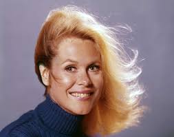 Elizabeth Montgomery wanted to leave the series after the 5th season but  ABC gave her and former husband William Asher a lot of $ to continue. Then  the boat started to sink.