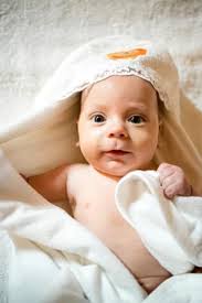 Prezentatoarea TV Eli Roman şi-a botezat în weekend mezinul FOTO