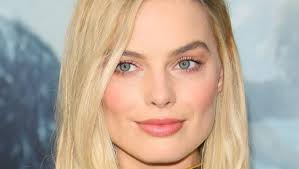 Get the look: Margot Robbie's peach makeup