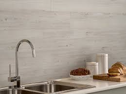 Los azulejos de la cocina se están abombando y empiezan a separase de la pared por las esquinas. Ideas Para Decorar Cocinas Sin Azulejos Leroy Merlin