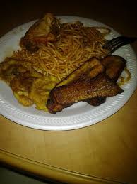 Dominican Food Spageti Con Pollo Tostones Y Maduros Food Dominican Food Hispanic Food