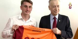 Futbol kariyerine 16 mart 2011 tarihinde gölcükspor takımında başlamıştır. Galatasaray In Yeni Transferinden Aciklama