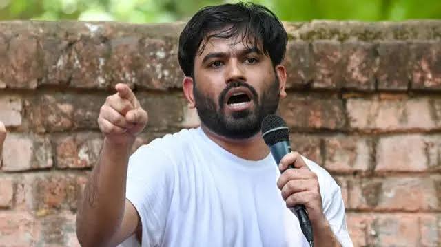 कॉकरोच जनता पार्टी' बनाने से पहले अभिजीत दीपके क्या कर रहे थे - BBC News हिंदी