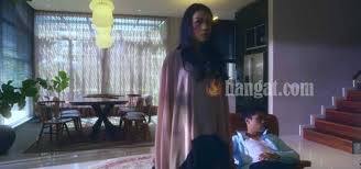 Terakhir aku sengaja mengambil angkot yang berada berseberangan jalan dengannya. Mati Dibunuh Kisah Cinta Isteri Anuar Zain Bersambung Dalam Mv Belahan Hati