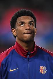 Why can't Barcelona give Balde a chance to play despite his injury?