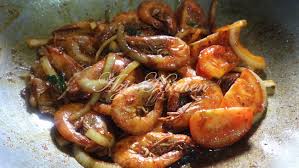 Masak seketika dan sesuaikan rasa. Udang Goreng Cili Kering Azie Kitchen