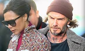 Odpicowani Beckhamowie w Paryżu. To chyba pierwszy raz kiedy David swoją  stylizacją przyćmił Victorię!